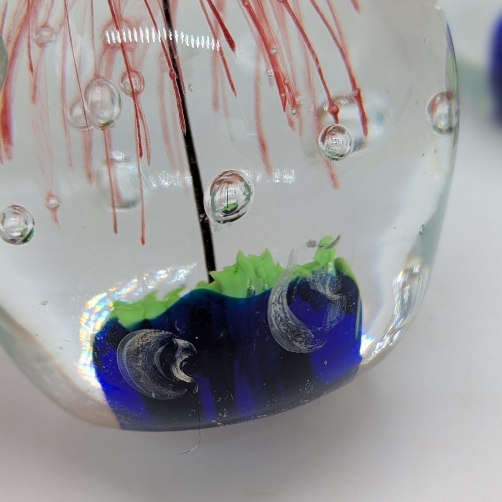 Set Of Two Paperweights - Picture 4 of 8